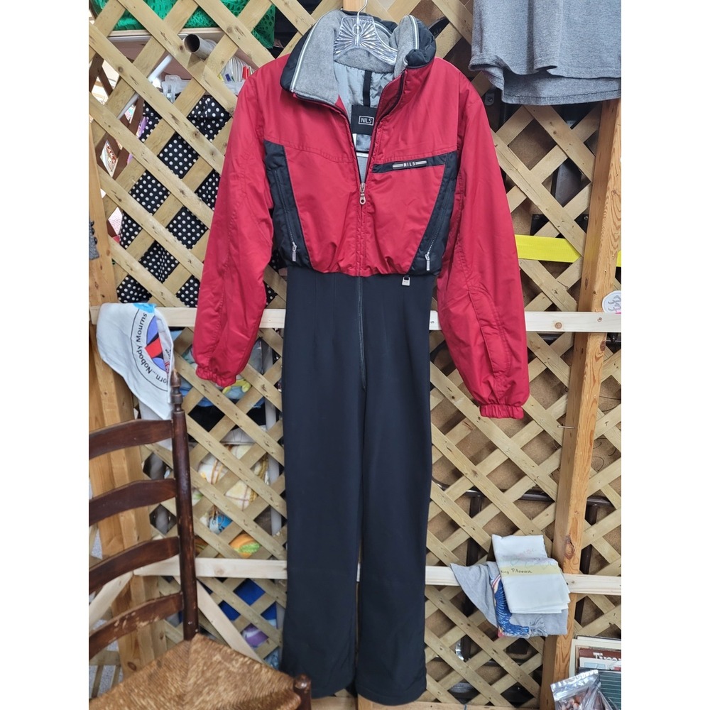 Vintage Nils Snowsuit Ski Suit with Stirrups / Black & Red / SZ 8